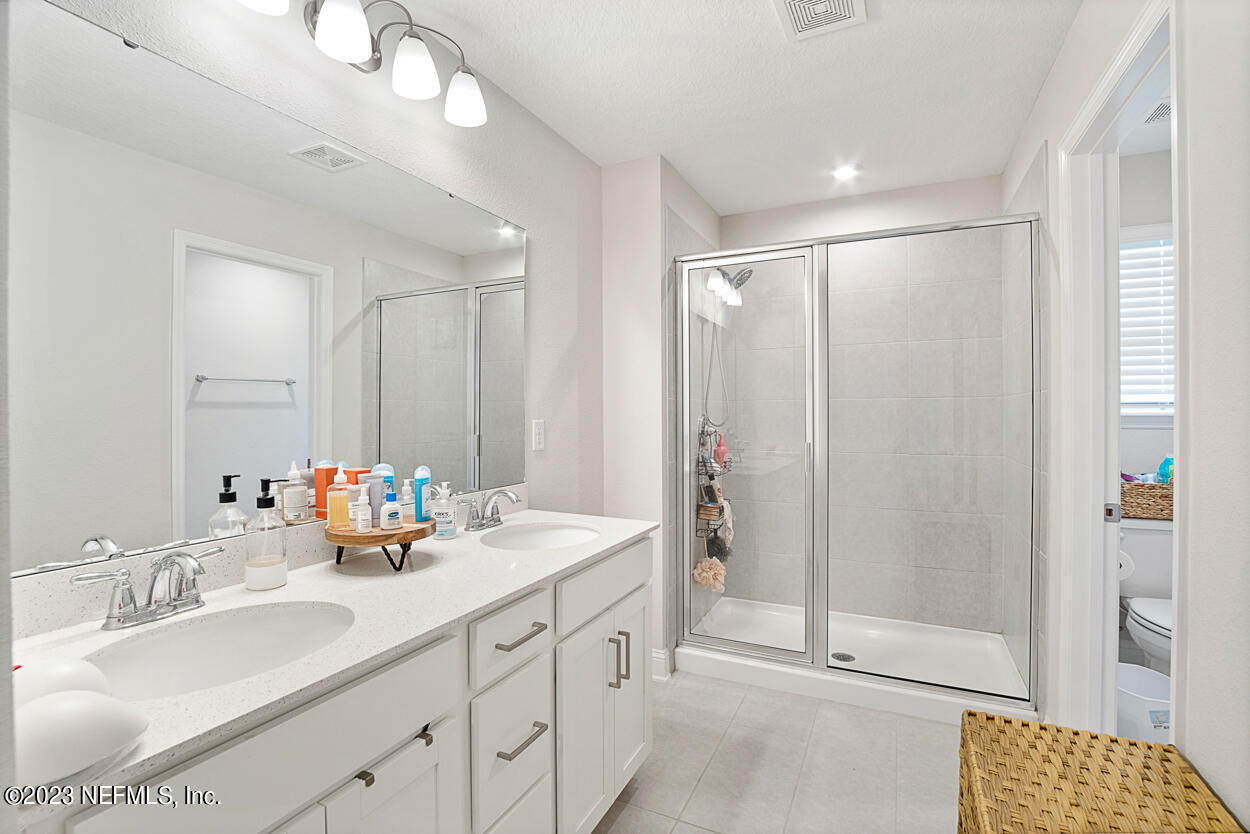 13186 Dunwick Road Jacksonville, FL 32256 - Photo 30 of 48 a bathroom with double vanity and a mirror