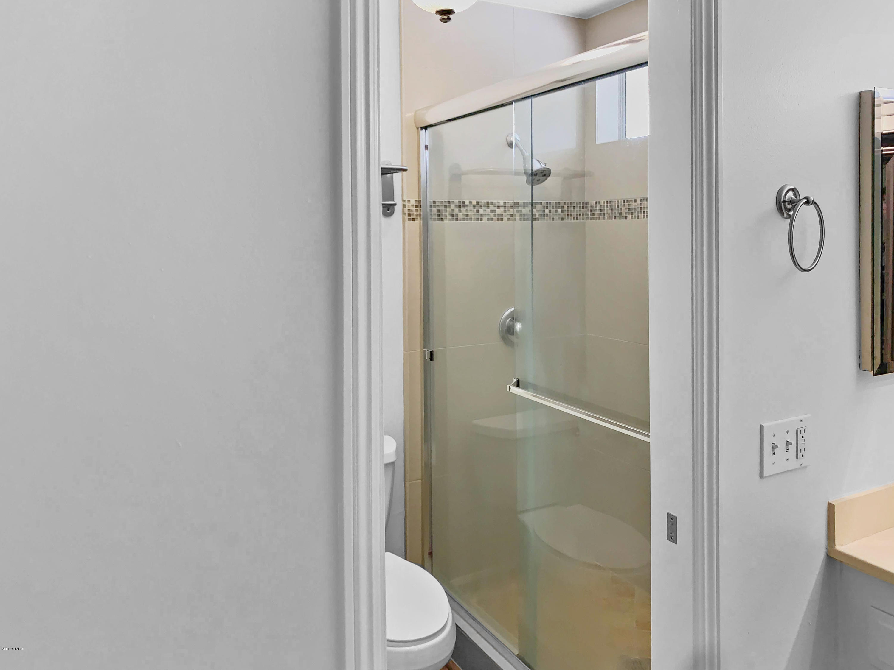 29407 Promontory Place Agoura Hills, CA 91301 - Photo 13 of 26 a bathroom with a shower