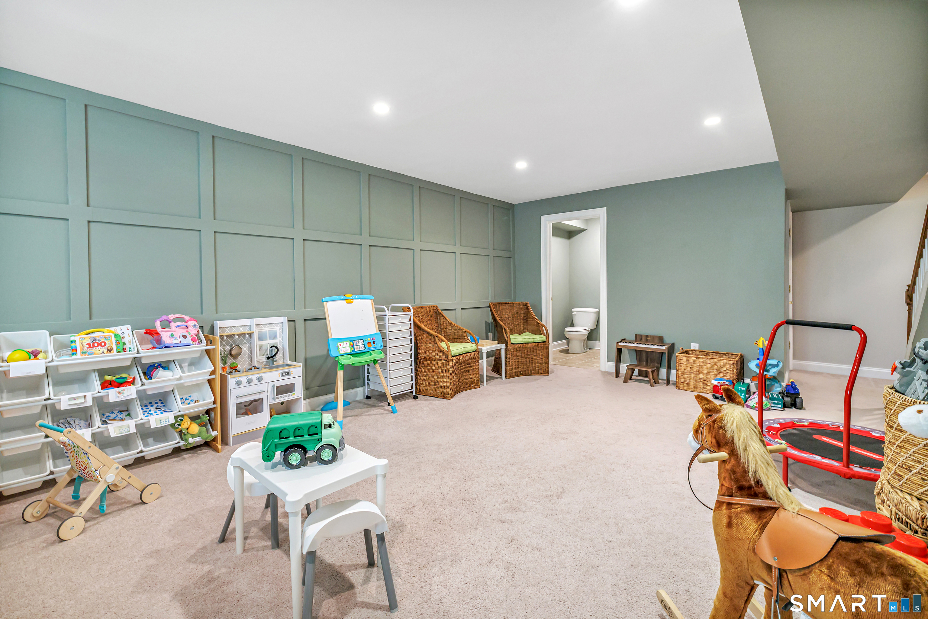 39 Maple Tree Avenue, Unit 15 Stamford, CT 06906 - Photo 24 of 32 a room with furniture and a table