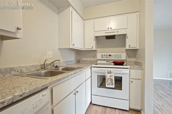 $121,500 | 1708 Sawyer Way, Unit 264, Colorado Springs, CO 80915