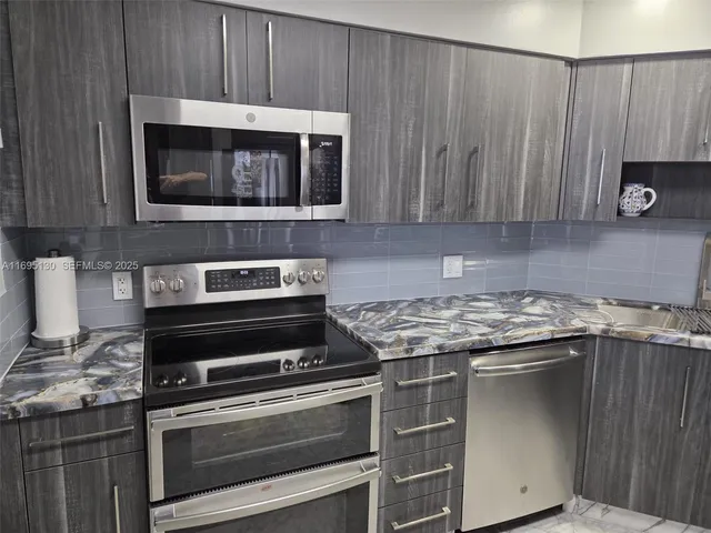 $1,440,000 | 5161 Collins Avenue, Unit 1714, Miami Beach, FL 33140