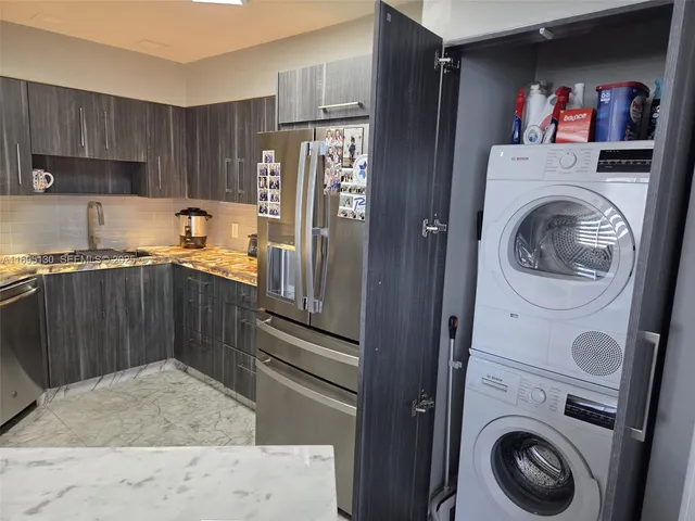 $1,440,000 | 5161 Collins Avenue, Unit 1714, Miami Beach, FL 33140