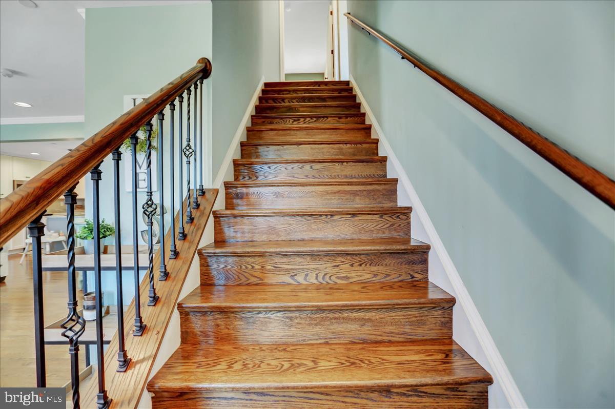 11326 Daysville Road Frederick, MD 21701 - Photo 16 of 38 Hardwood Staircase