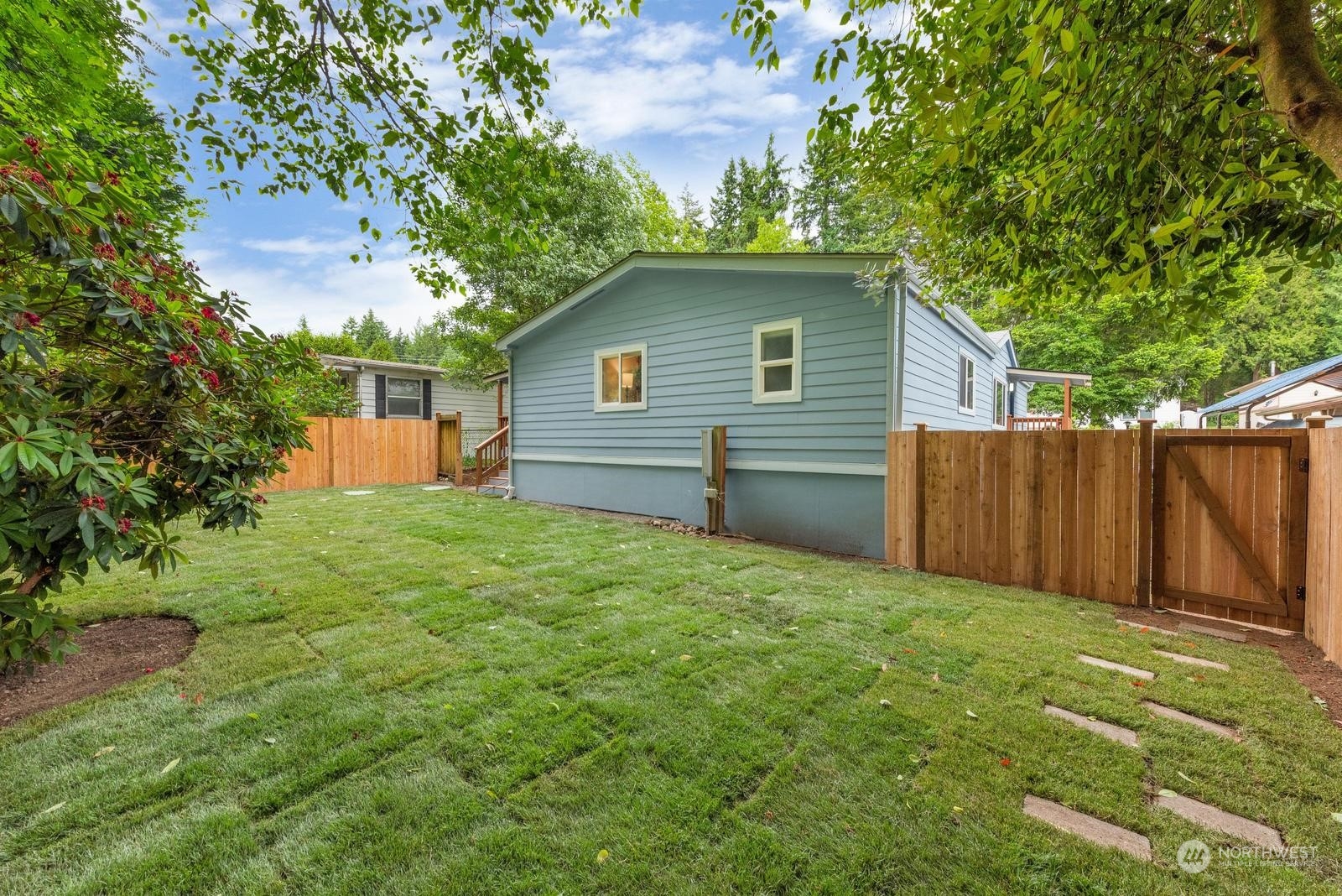 20500 32nd Drive Southeast Bothell, WA 98012 - Photo 22 of 28 a backyard of a house with plants and large tree
