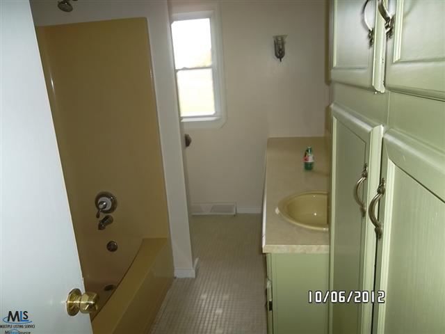 3767 Vincent Road North Street, MI 48049 - Photo 6 of 14 31122337-5.JPG