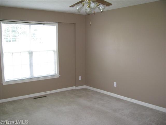 1045 Laurel Crest Road King, NC 27021 - Photo 3 of 13 Living Room.