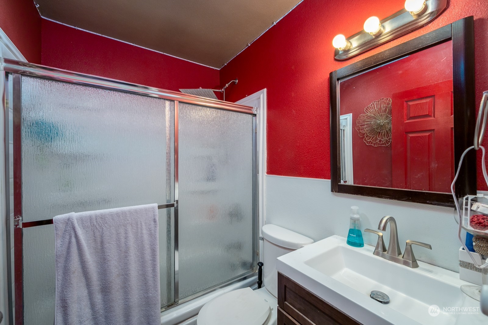 9015 Bong Loop, Unit 9017 Moses Lake, WA 98837 - Photo 18 of 26 a bathroom with a sink and a mirror