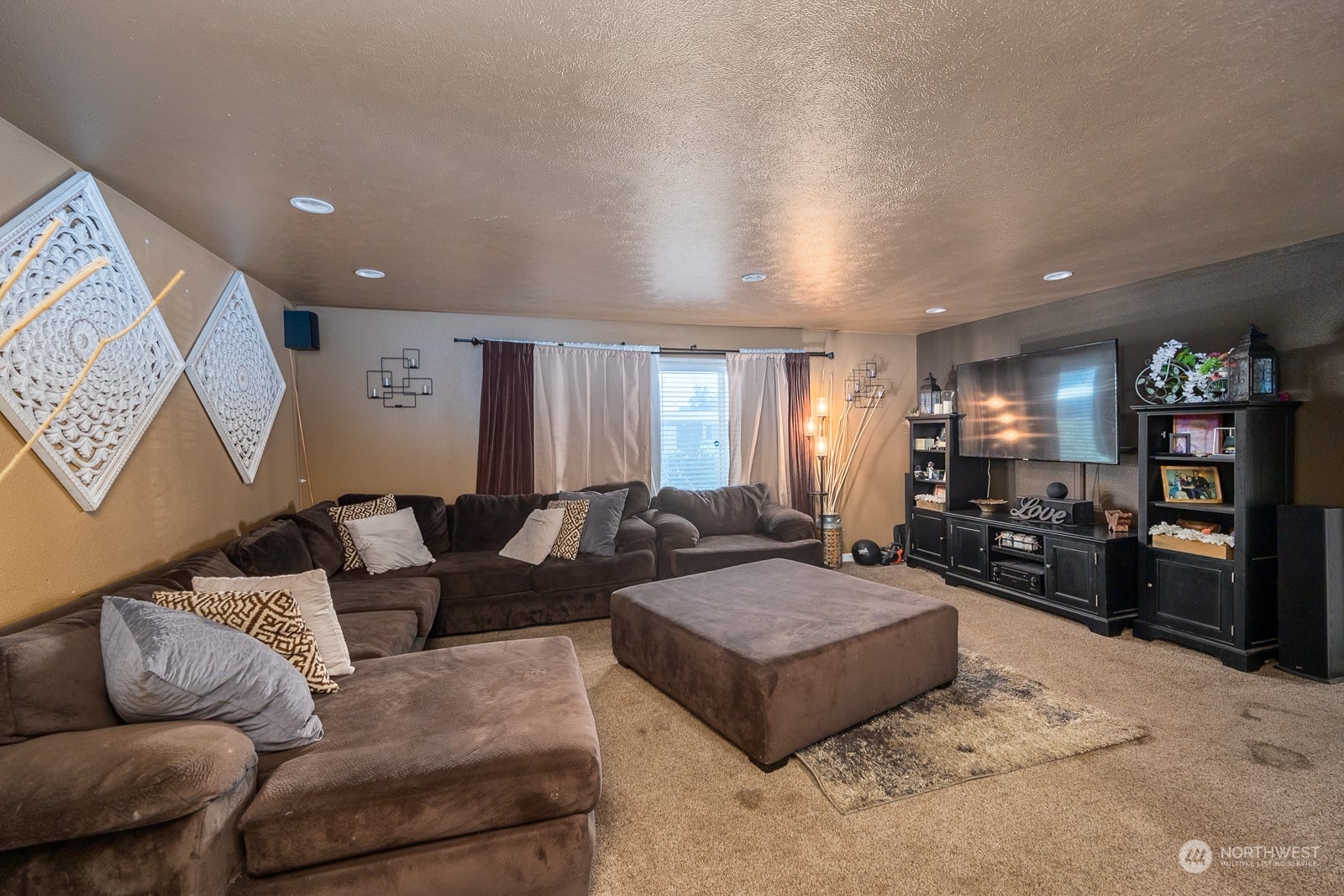 9015 Bong Loop, Unit 9017 Moses Lake, WA 98837 - Photo 6 of 26 a living room with furniture and a flat screen tv