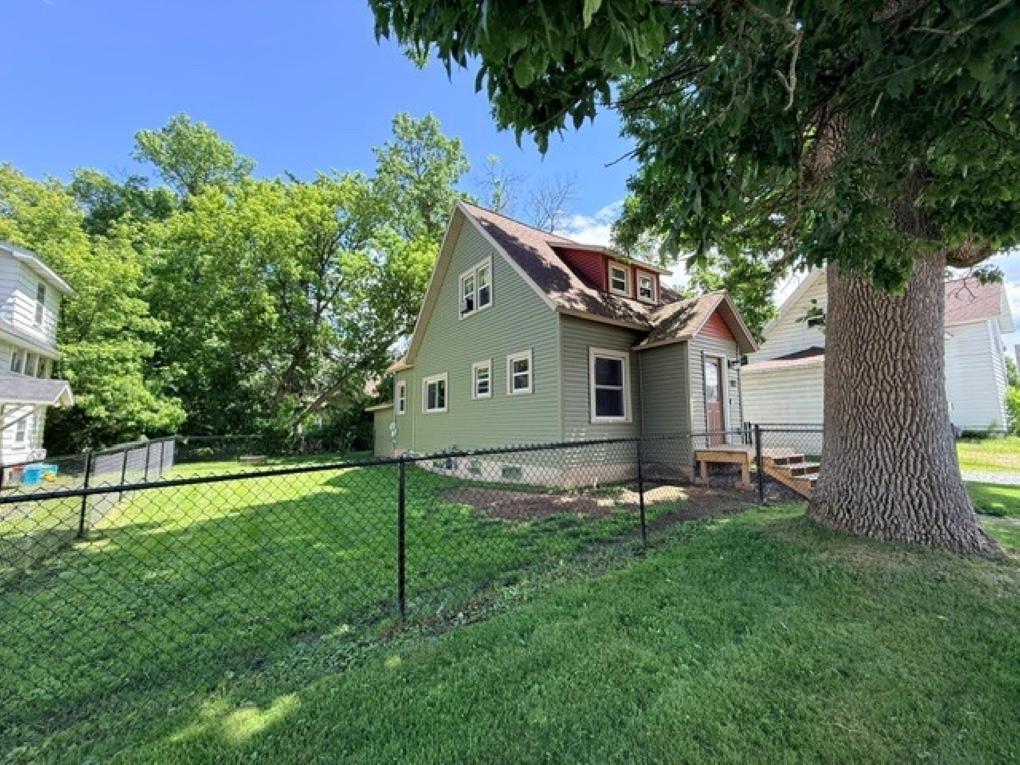 103 Hendricks Street Merrill, WI 54452 - Photo 3 of 27 Gallery Image 3