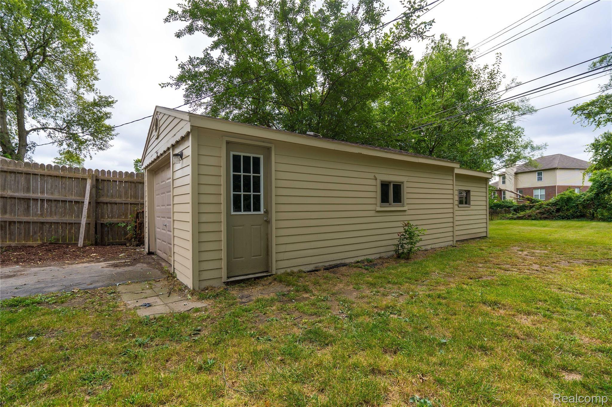680 East Auburn Road Rochester, MI 48307 - Photo 46 of 50 DSC05802.jpg