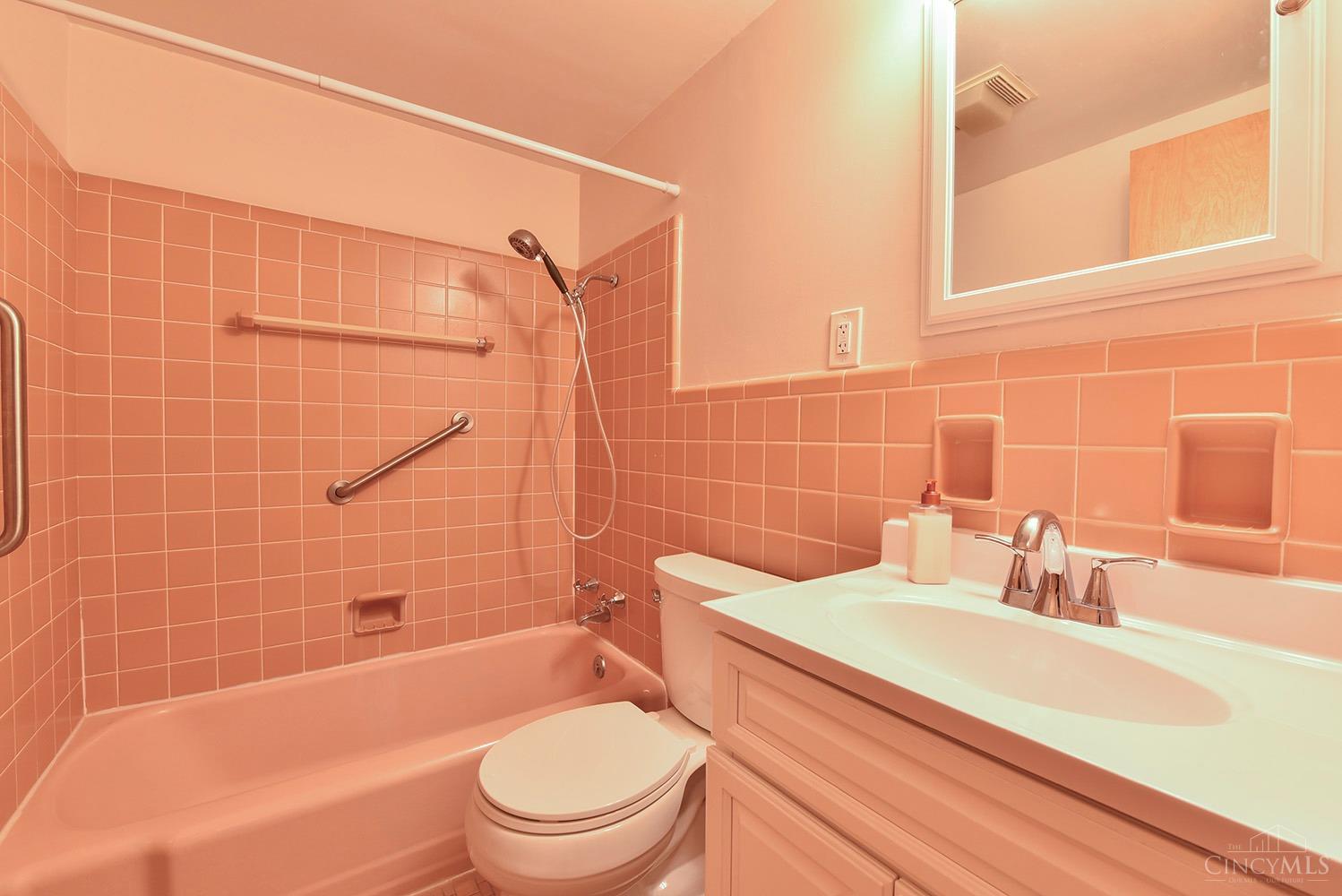 1663 Locksley Drive Cincinnati, OH 45230 - Photo 18 of 26 Gallery Image 18