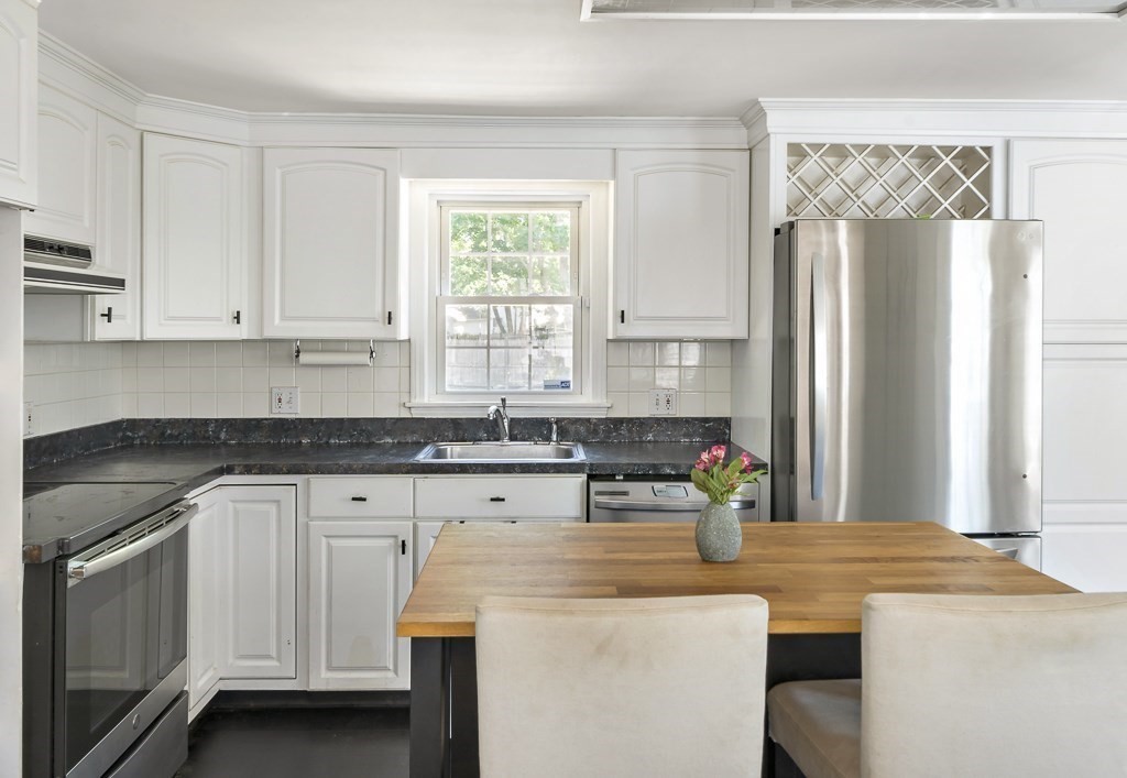 472 Ralph Talbot Street Weymouth, MA 02190 - Photo 5 of 22 Gallery Image 5