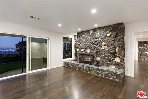$2,049,500 | 15451 Longbow Drive, Sherman Oaks, CA 91403