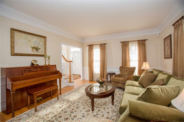 32 Dunedin Road Wellesley, MA 02481 - Photo 5 of 13