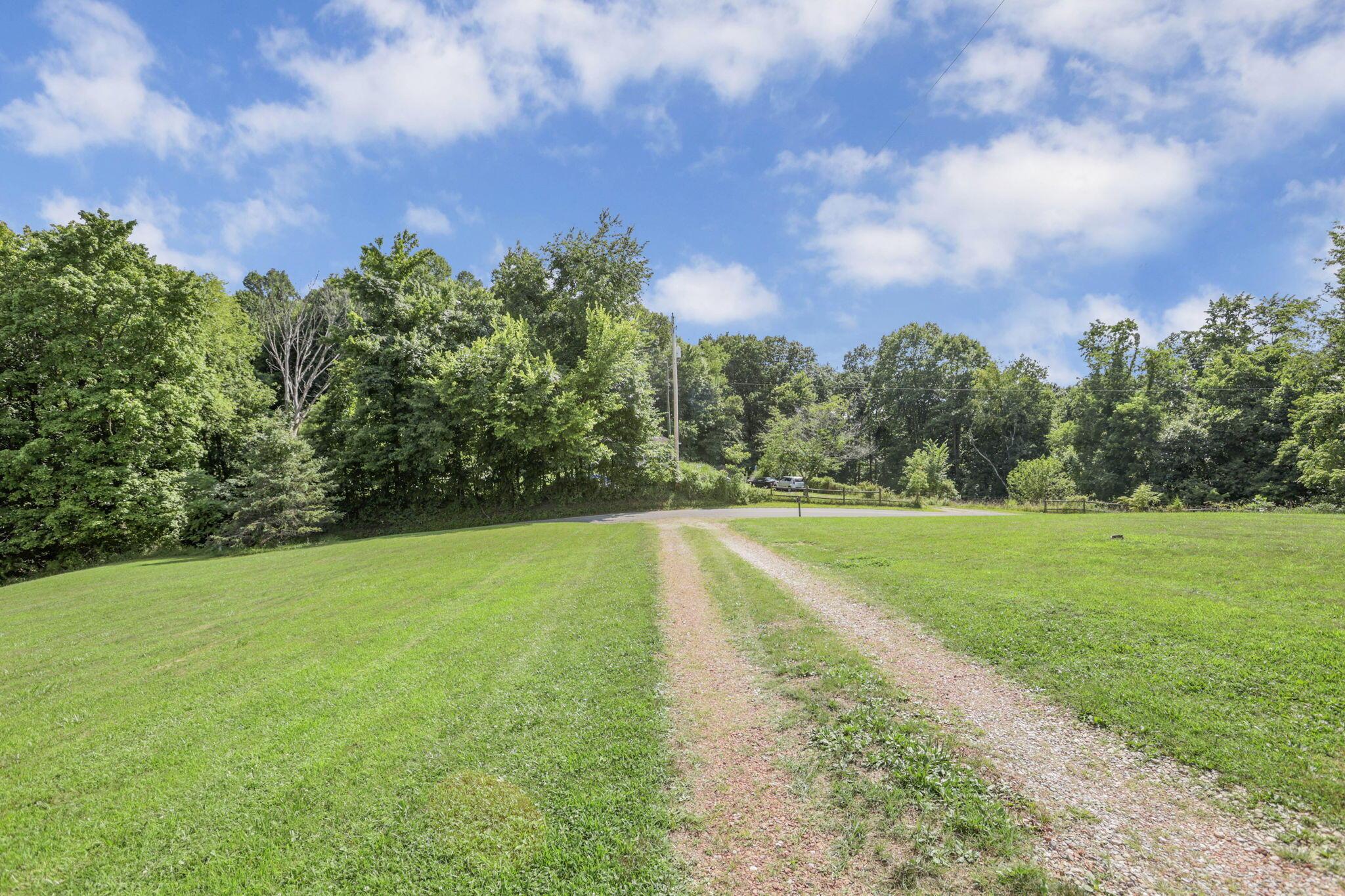 22540 Bunker Hill Road Sugar Grove, OH 43155 - Photo 65 of 79 Driveway