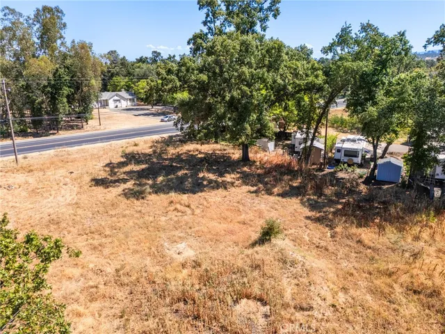 a view of yard with trees