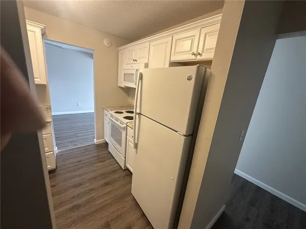$1,950 | 3 Admiralty Drive, Unit 104, Middletown, RI 02842