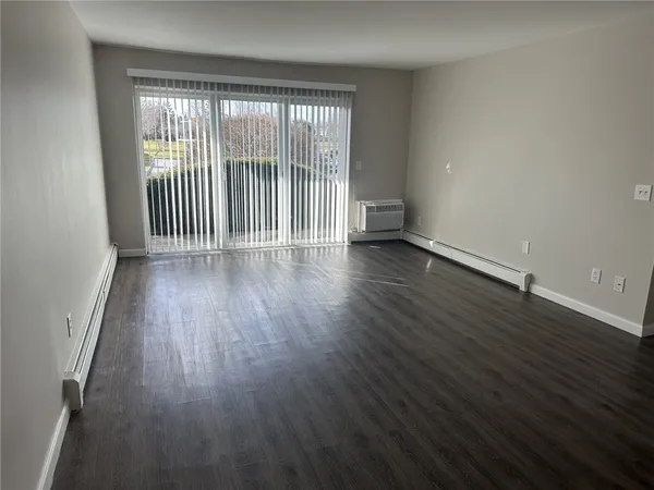 $1,950 | 3 Admiralty Drive, Unit 104, Middletown, RI 02842