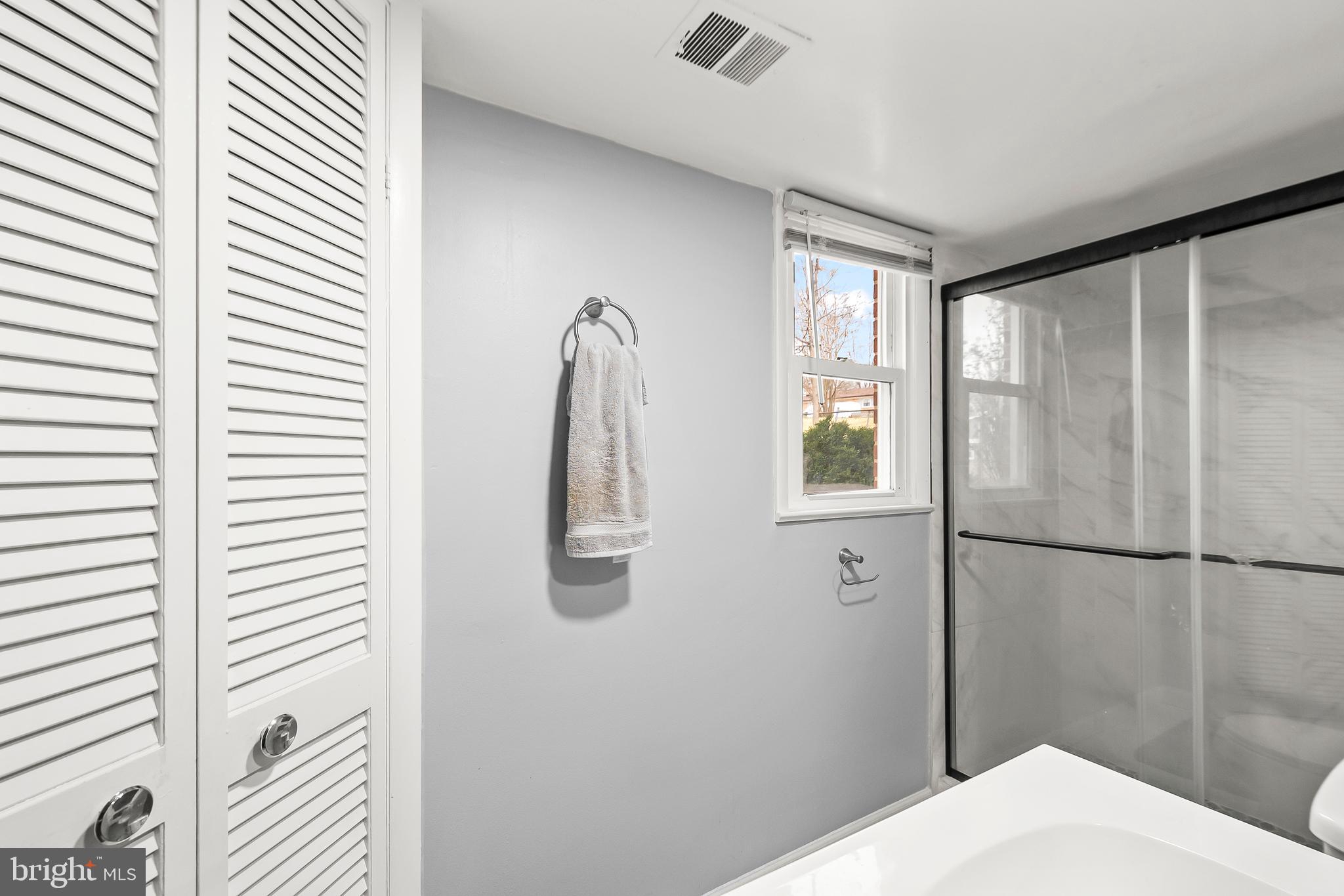 11411 Hermitt Street Clinton, MD 20735 - Photo 30 of 40 a bathroom with a bathtub and a window