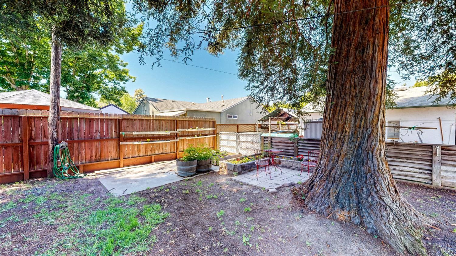 809 Maple Avenue Vallejo, CA 94591 - Photo 41 of 46 a view of a yard with wooden fence