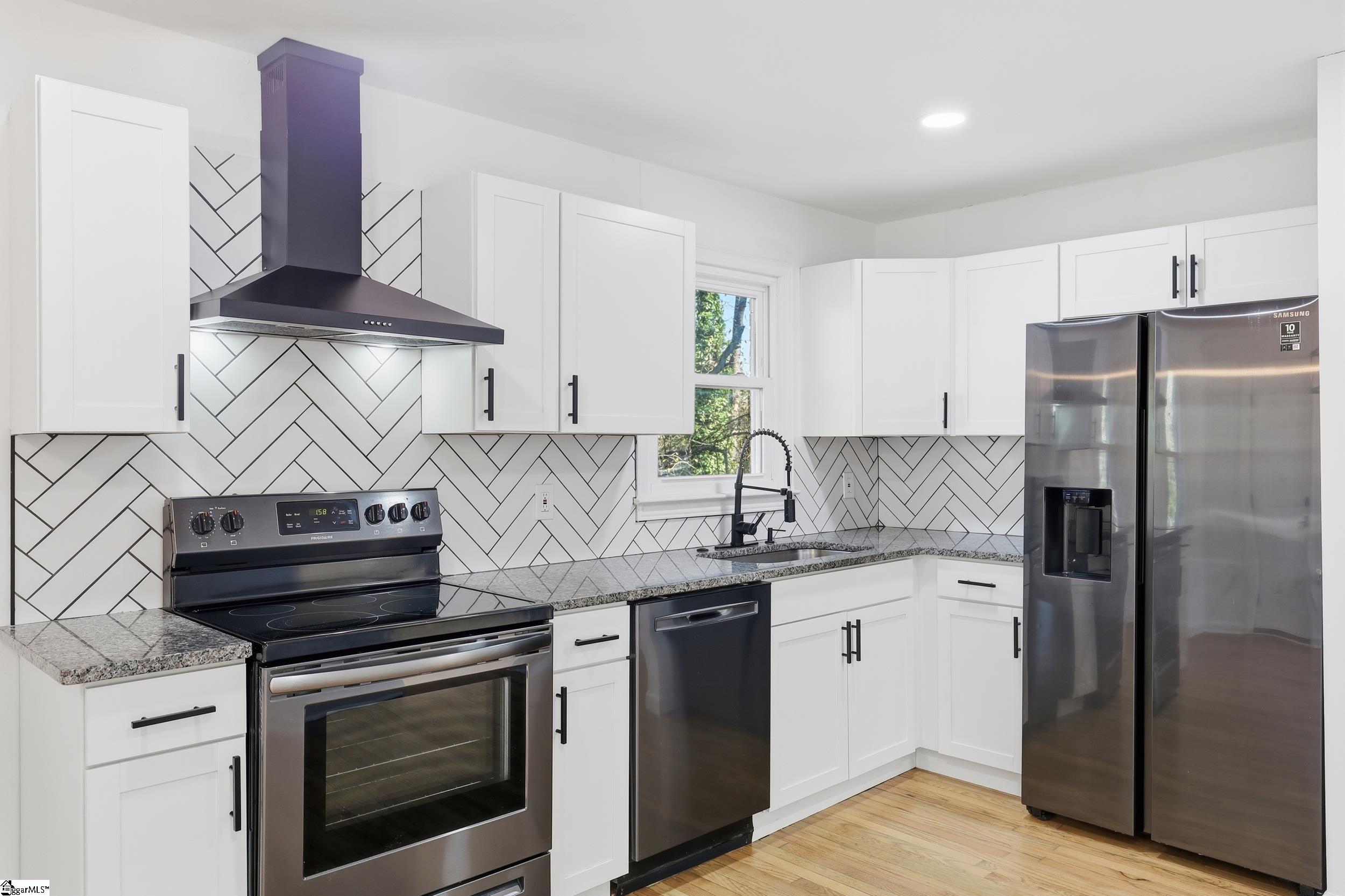 601 South D Street Easley, SC 29640 - Photo 8 of 30