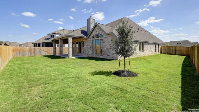 $559,900 | 354 Lacey Oak, Castroville, TX 78009