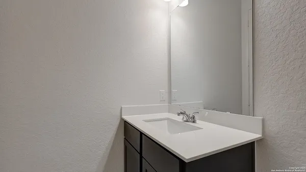 $527,900 | 354 Lacey Oak, Castroville, TX 78009