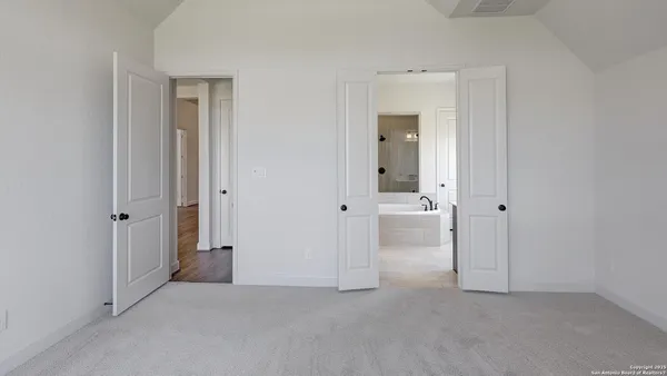 $527,900 | 354 Lacey Oak, Castroville, TX 78009