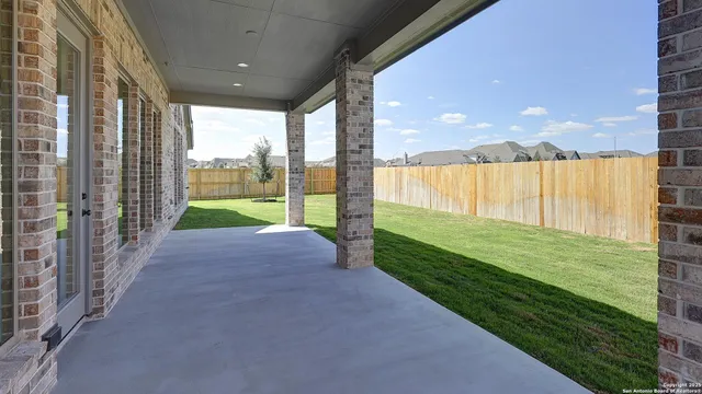 $559,900 | 354 Lacey Oak, Castroville, TX 78009