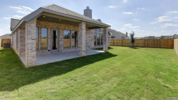 $527,900 | 354 Lacey Oak, Castroville, TX 78009