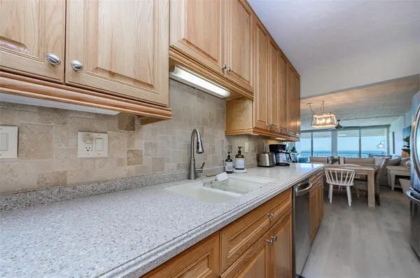 $4,500 | 2900 Gulf Boulevard, Unit 204, Belleair Beach, FL 33786