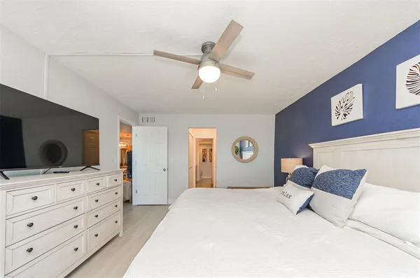 $4,500 | 2900 Gulf Boulevard, Unit 204, Belleair Beach, FL 33786