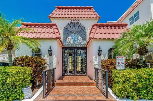 $4,500 | 2900 Gulf Boulevard, Unit 204, Belleair Beach, FL 33786