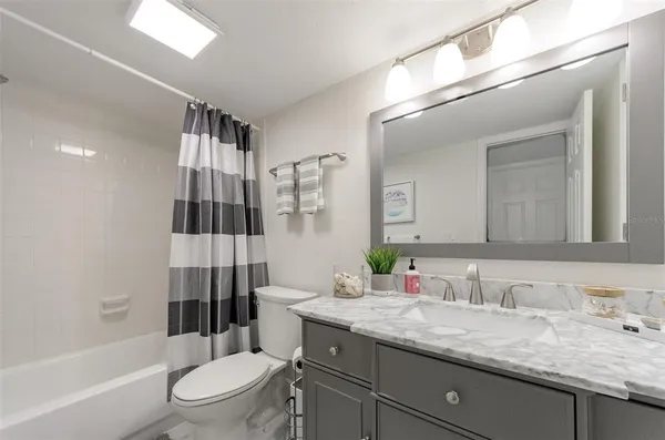 $4,500 | 2900 Gulf Boulevard, Unit 204, Belleair Beach, FL 33786