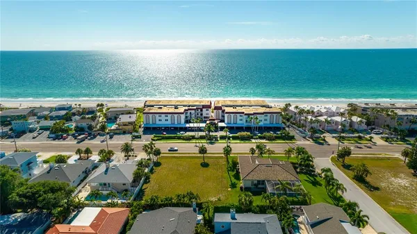 $4,500 | 2900 Gulf Boulevard, Unit 204, Belleair Beach, FL 33786