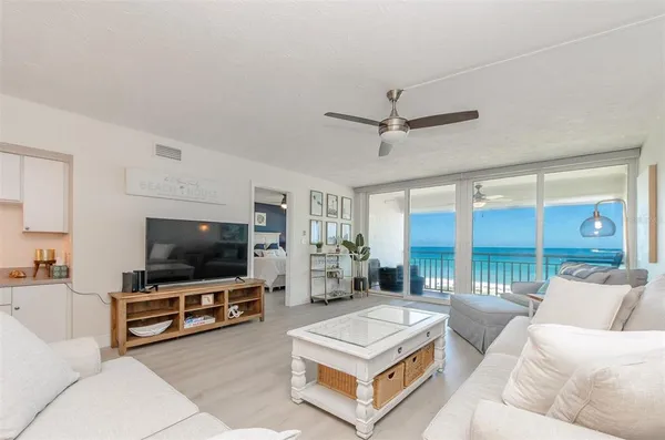 $4,500 | 2900 Gulf Boulevard, Unit 204, Belleair Beach, FL 33786