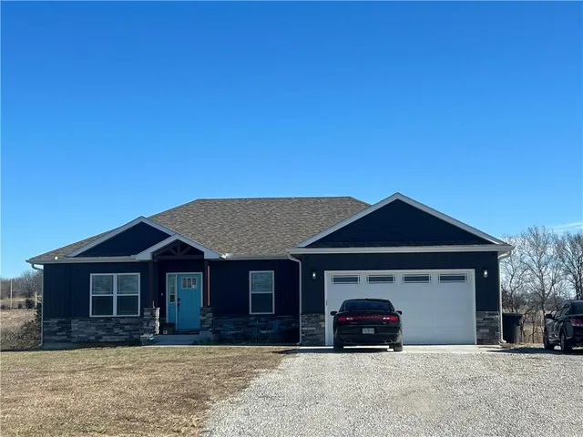$550,000 | 305 Southwest 11th Road, Warrensburg, MO 64093
