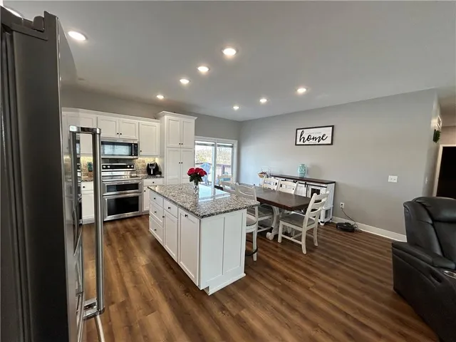 $550,000 | 305 Southwest 11th Road, Warrensburg, MO 64093