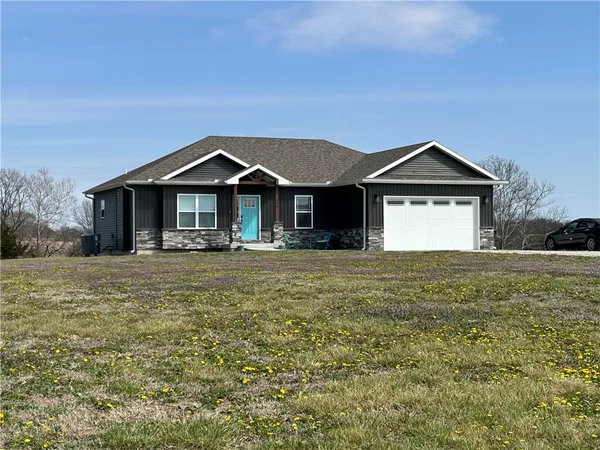 $539,900 | 305 Southwest 11th Road, Warrensburg, MO 64093