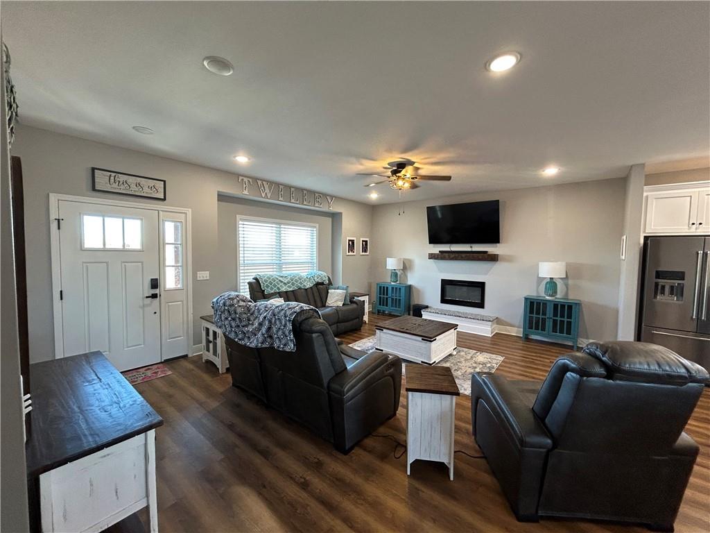 305 Southwest 11th Road Warrensburg, MO 64093 - Photo 2 of 41