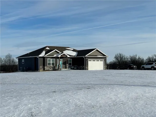 $550,000 | 305 Southwest 11th Road, Warrensburg, MO 64093