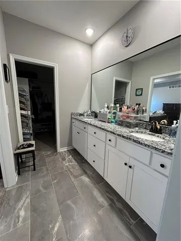 $550,000 | 305 Southwest 11th Road, Warrensburg, MO 64093