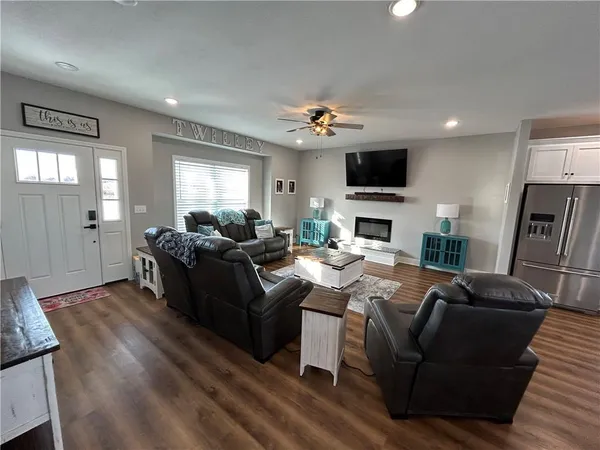 $539,900 | 305 Southwest 11th Road, Warrensburg, MO 64093