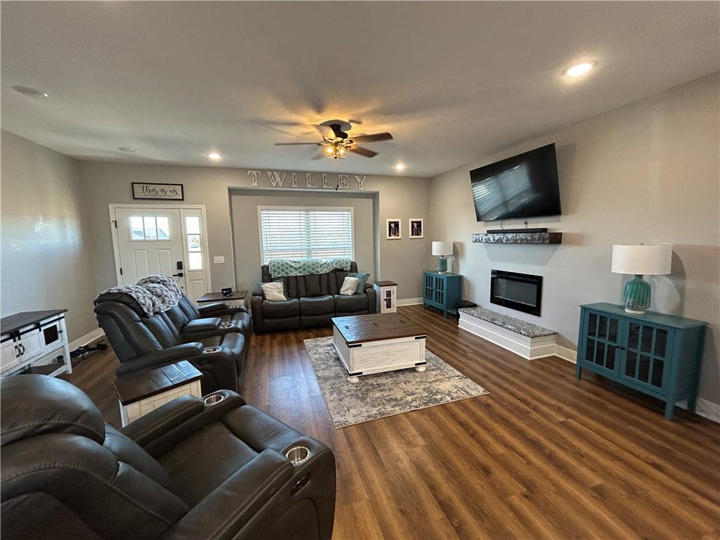 305 Southwest 11th Road Warrensburg, MO 64093 - Photo 3 of 41