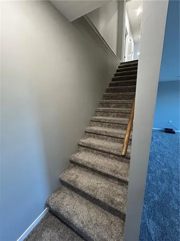 $550,000 | 305 Southwest 11th Road, Warrensburg, MO 64093