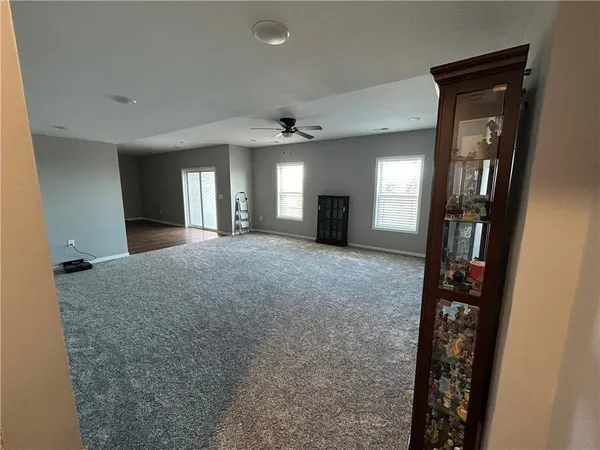 $539,900 | 305 Southwest 11th Road, Warrensburg, MO 64093
