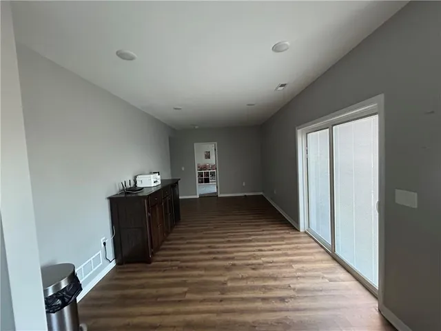 $550,000 | 305 Southwest 11th Road, Warrensburg, MO 64093