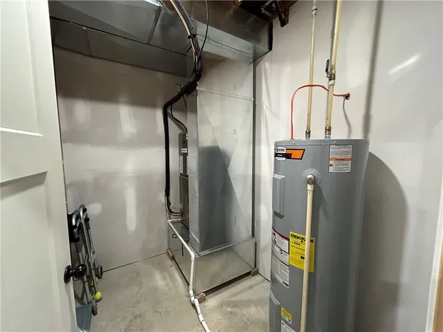 $550,000 | 305 Southwest 11th Road, Warrensburg, MO 64093