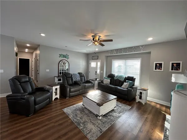 $539,900 | 305 Southwest 11th Road, Warrensburg, MO 64093