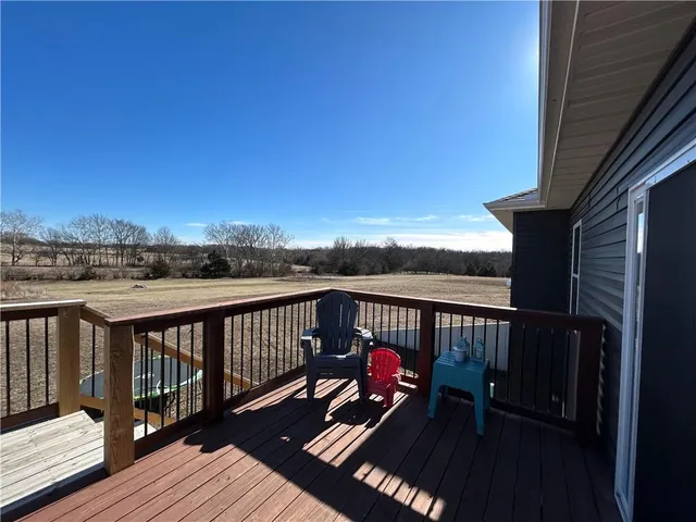 $550,000 | 305 Southwest 11th Road, Warrensburg, MO 64093